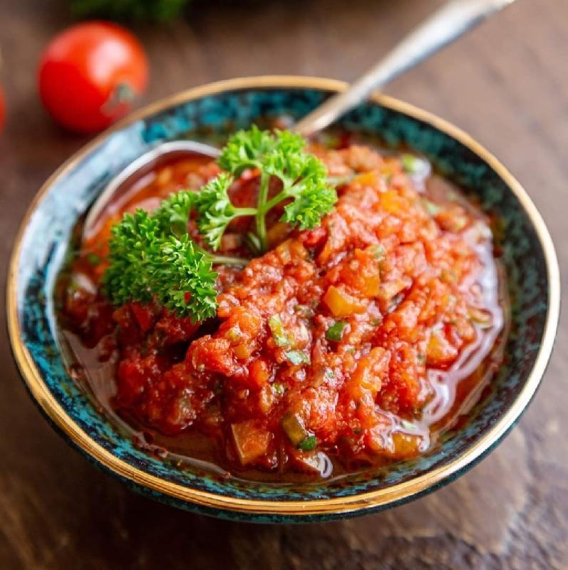 Acılı Əzmə Salatı