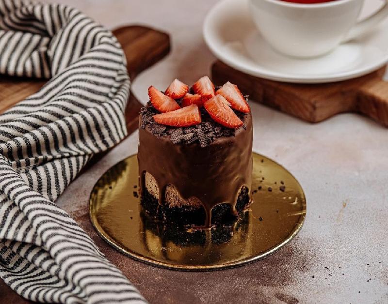 Çiyələkli Tort