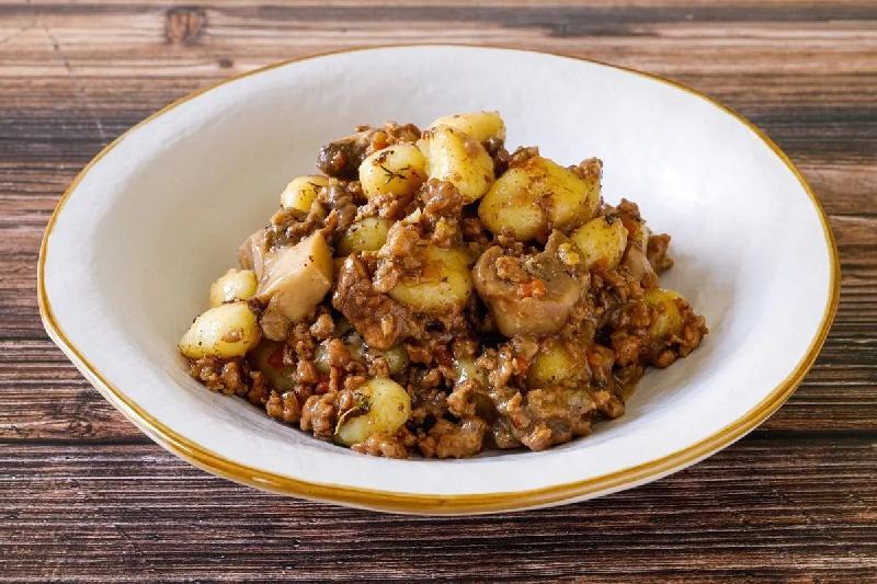 Gnocchi con ragù di vitello al Primitivo