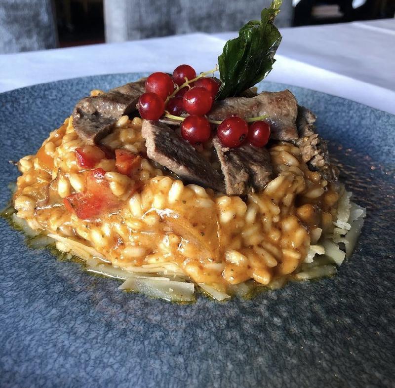 Risotto cacio e pepe nero aromatizzato