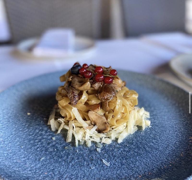 Fettuccine con porcini e manzo profumati al tartufo