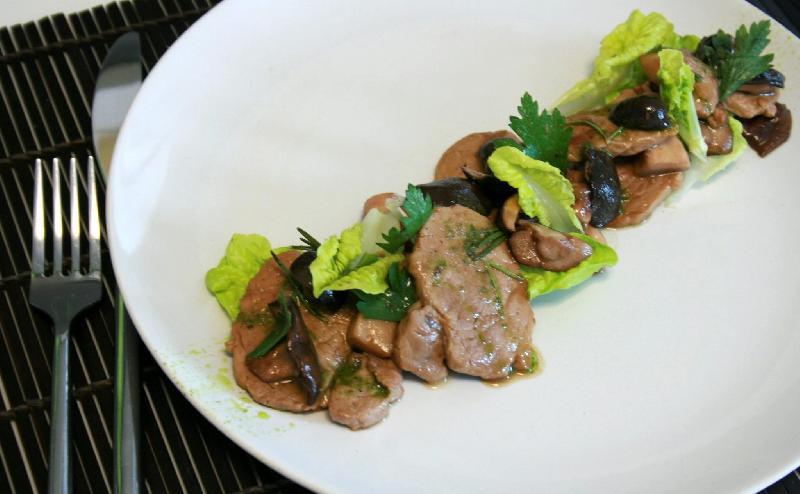 Medaglione di vitello, cremolati al cognac e porcini trifolati