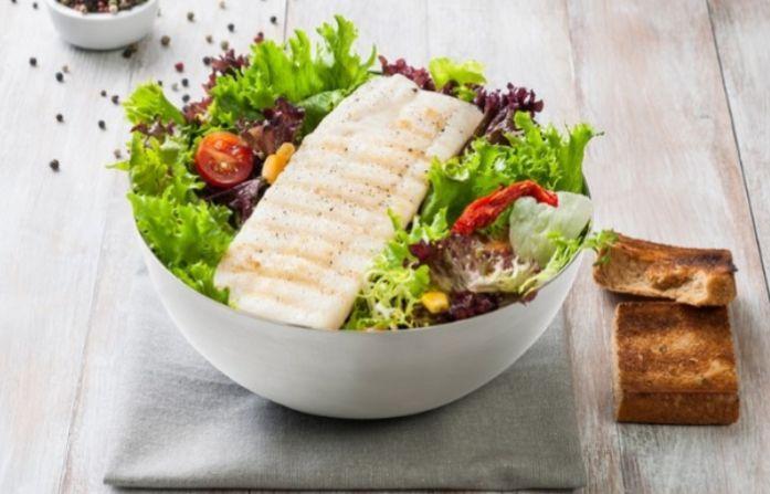 Qrildə Levrek Balığı Salatı