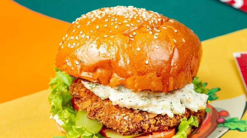Sezar toyuq burger