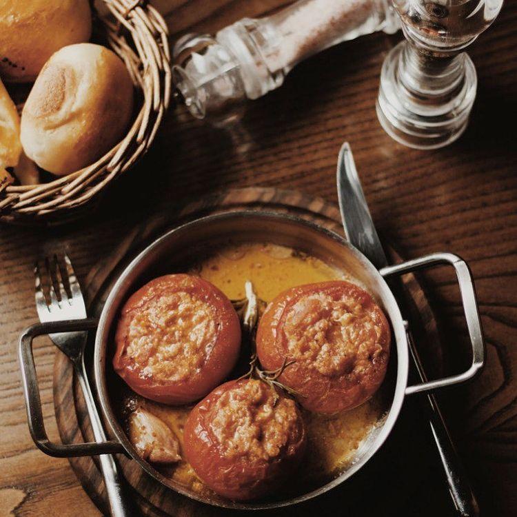 Eggs With Tomatoes 