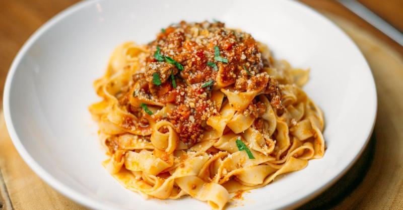 Bolognai̇se Souslu Pappardelle