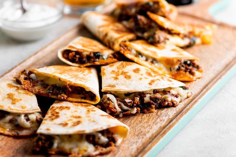 Ətli̇ Mexi̇can Quesadilla