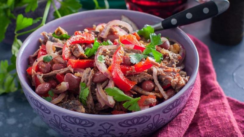 Gürcü salatı