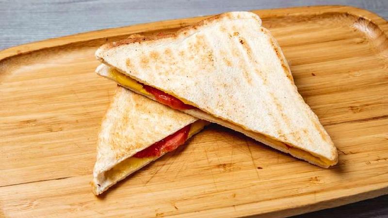 Sucuklu Qarışıq Tost