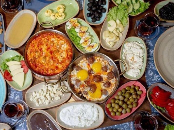 Serpme Türk Kahvaltı