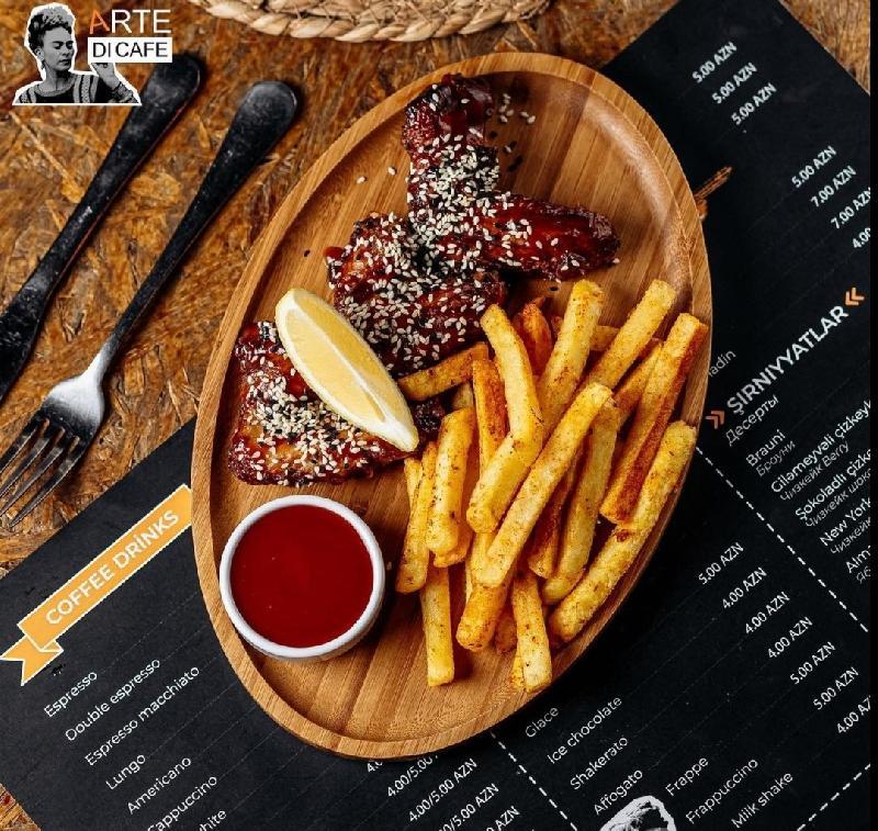BBQ sousunda toyuq qanadları 