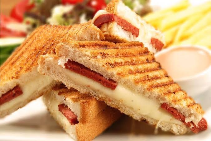 Sucuqlu tost
