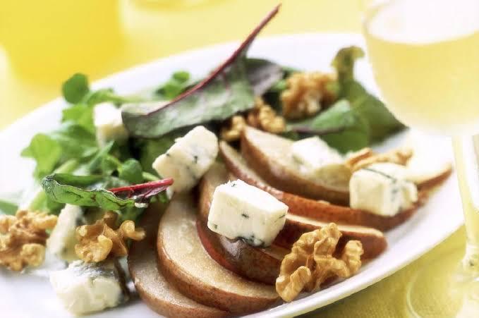 Keçi pendiri ilə Rucolla salatı