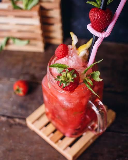 Çiyələkli Mojito