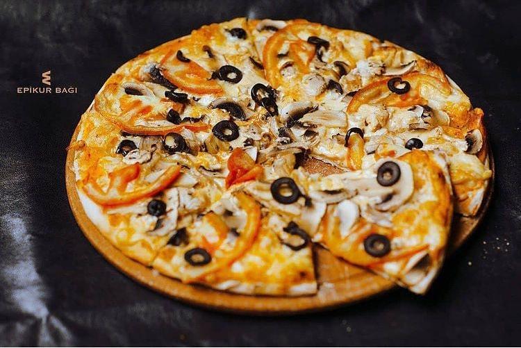 Pizza Göbələkli 