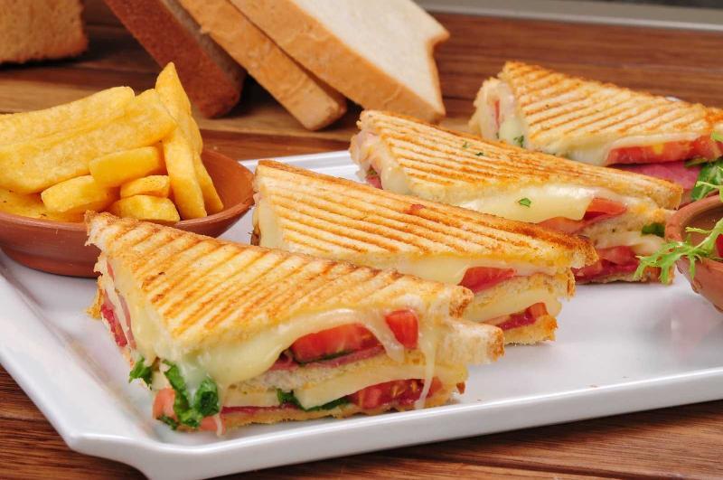 Sucuklu Tost