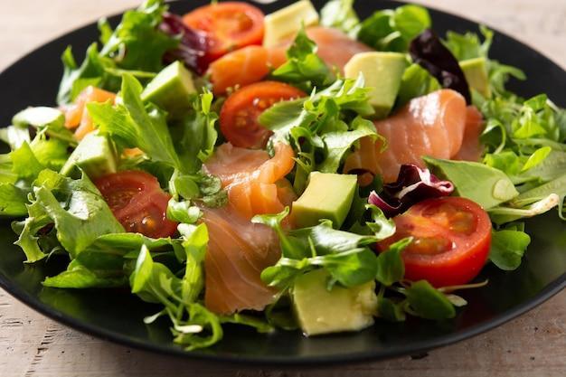 Qril Salmon Salatı
