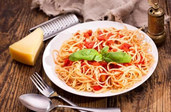 Spagetti Tomat Sousunda Krevetlerle