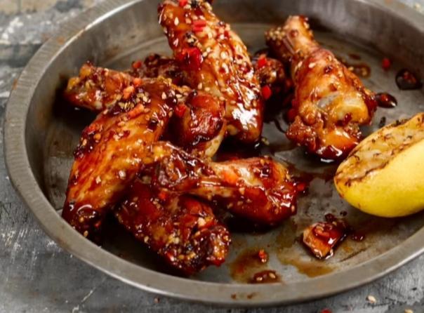 Barbeku sousunda qanadlar