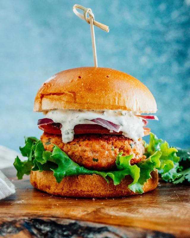 Solmon Burger Pendirli Soğanlı