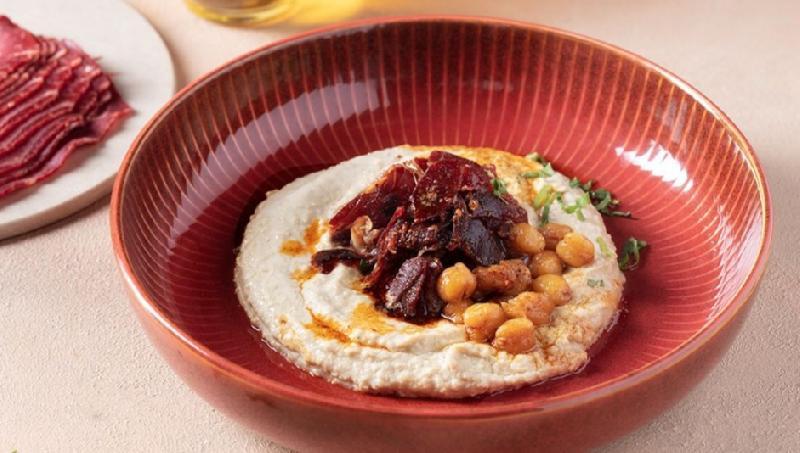 Hot Hummus with Butter and Pastrami