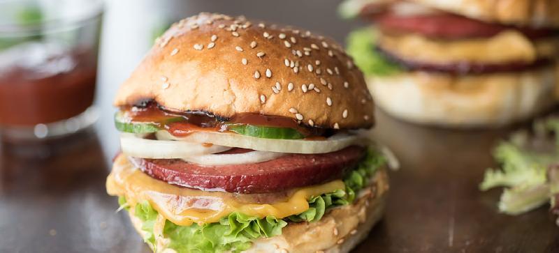 Sucuklu burger