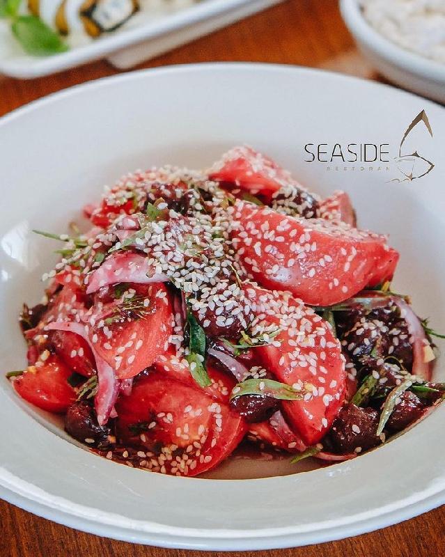 Qırmızı Soğanla Pomidor Salatı