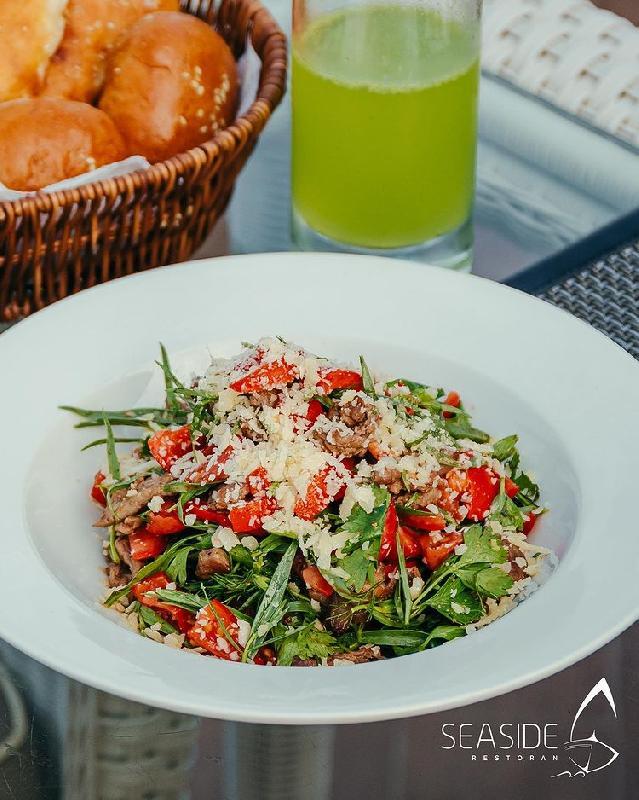 Çeri Pomidoru İlə Ət Salatı