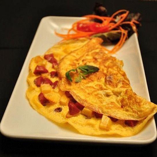 Sosiska ilə Omlet