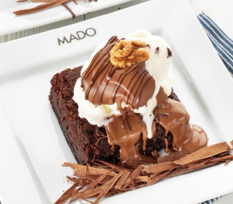 Brownie bir qat Dondurma İlə 