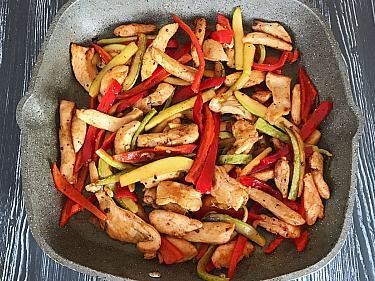 Toyuq fajitası