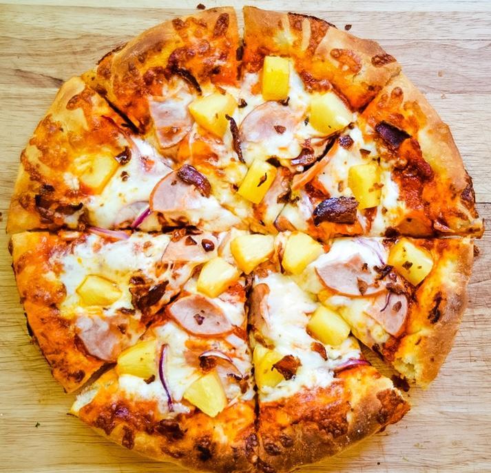 Ananaslı pizza