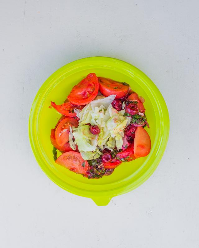 Zoğal əzməsi pamidor salatı