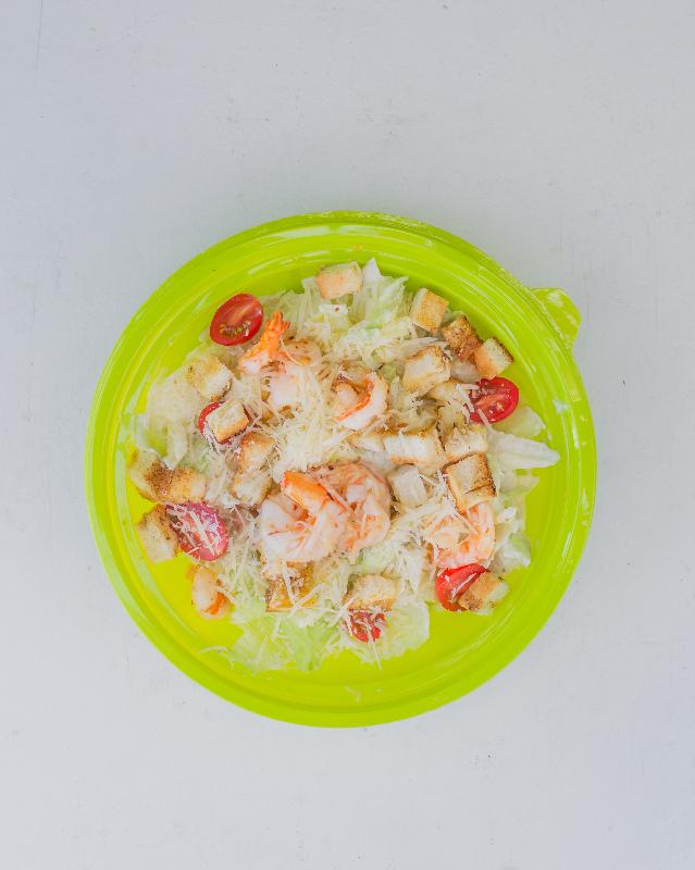 Sezar salatı krevet ilə