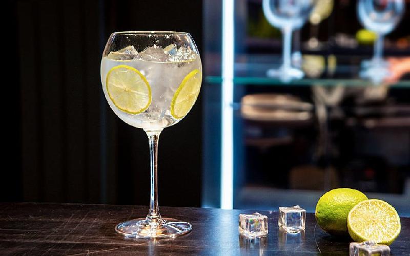 MARTINI BIANCO TONIC