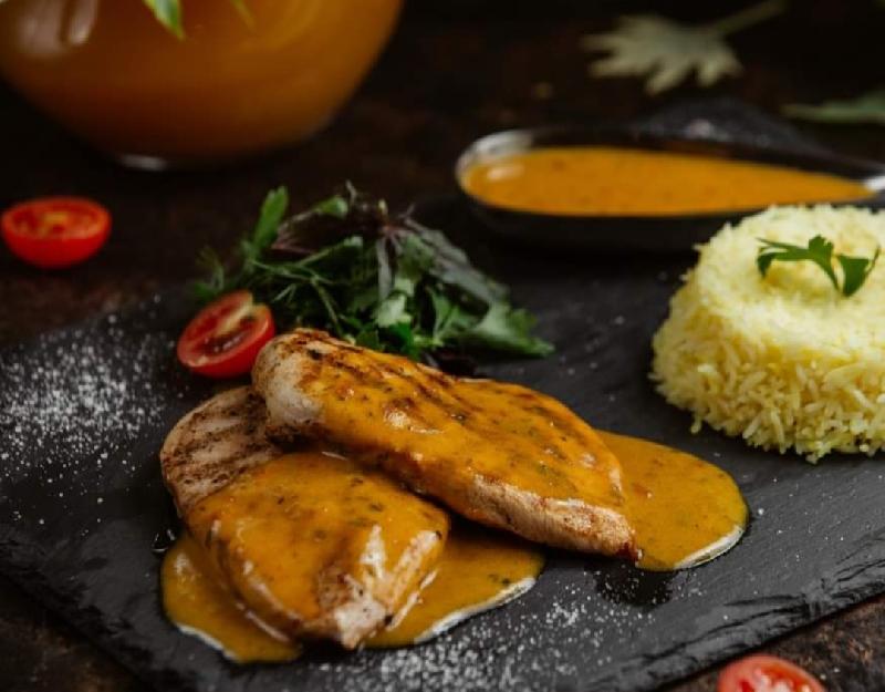 Toyuq Cafe De Paris Sousu ilə
