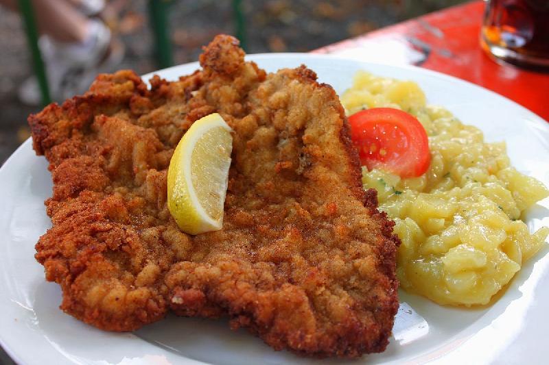 Dana ətindən şnitzel
