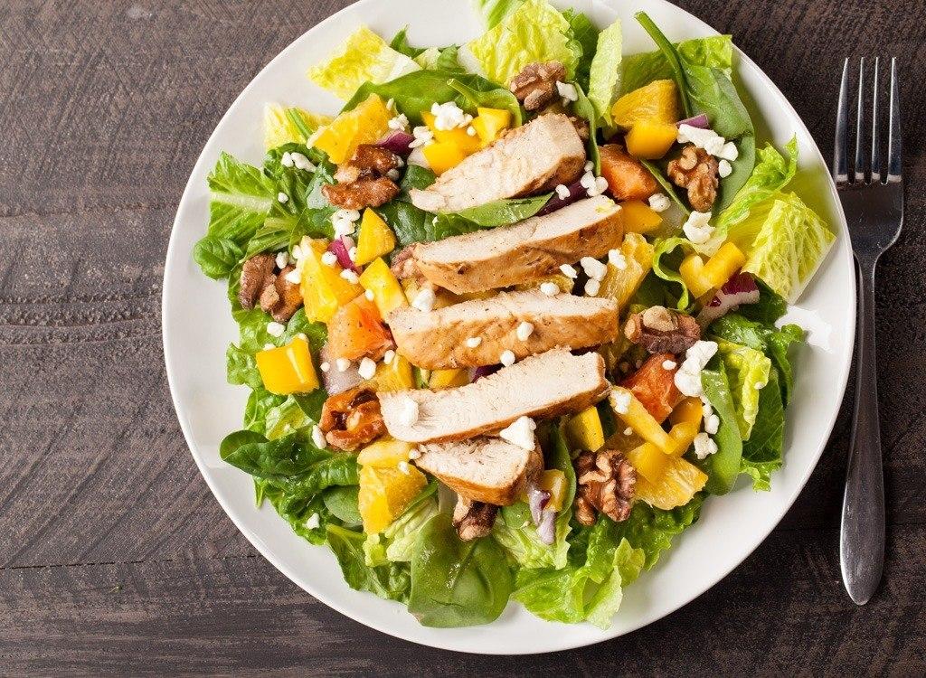 Ballı xardallı toyuq salatı