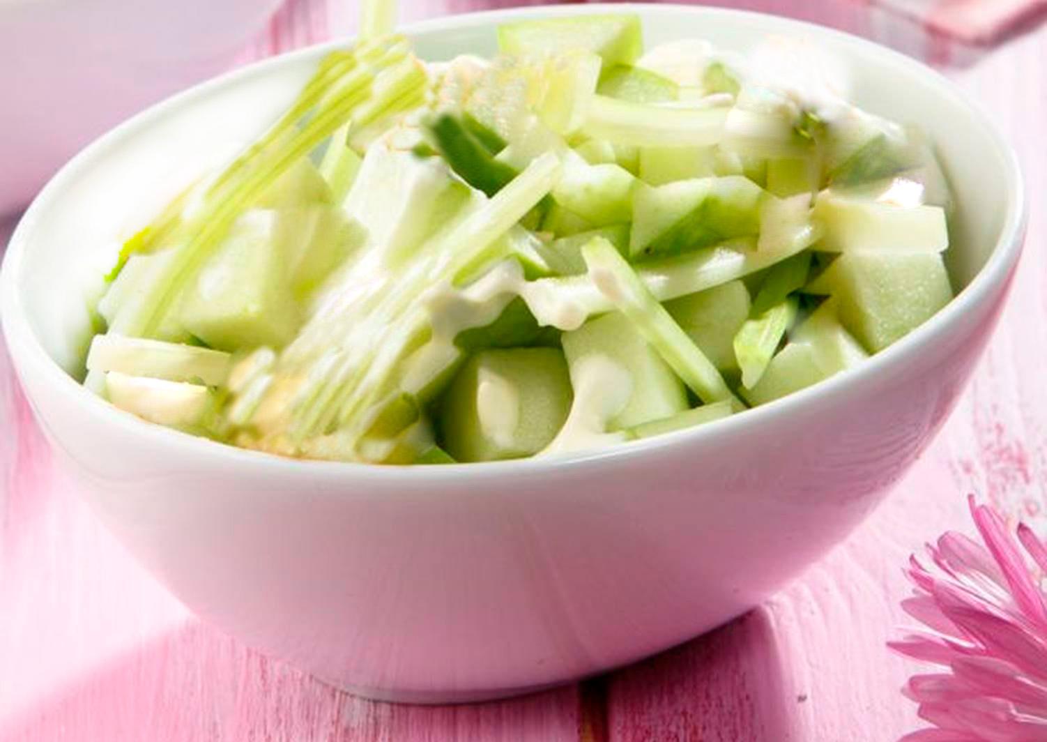 Almalı kərəviz salatı