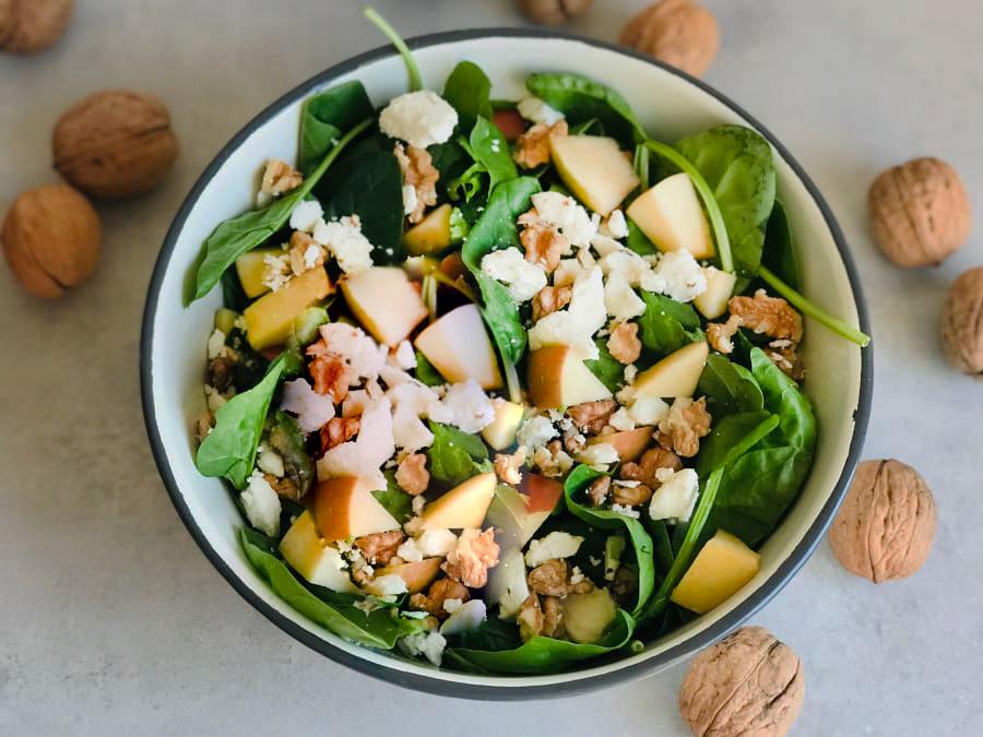Qozlu green salatı