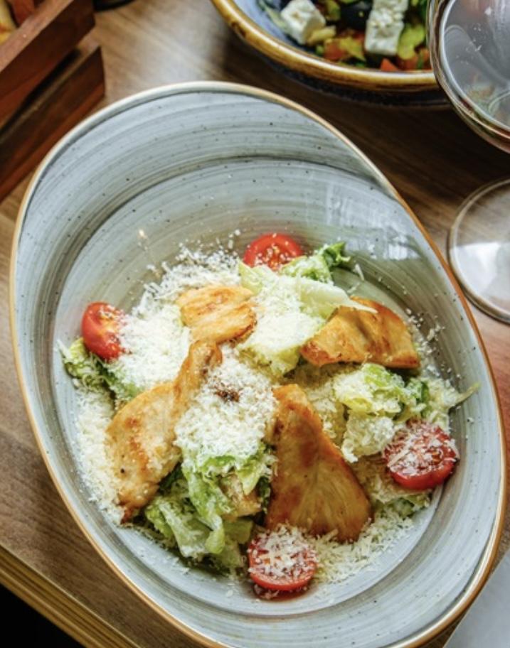 Toyuqlu Sezar Salatı