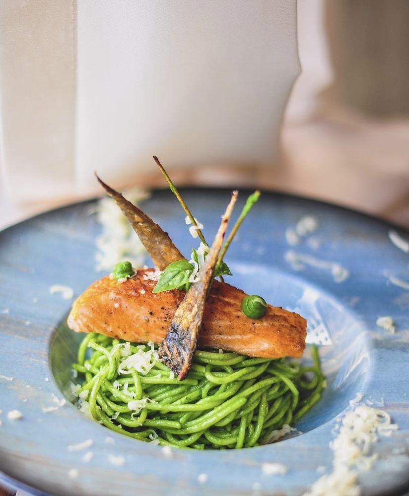 Spagetti Salmon Pesto Sousu ilə