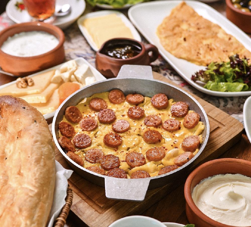 Sosisli yumurta