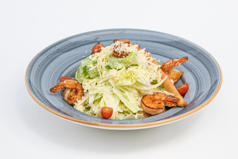 Sezar Salatı Krevetka İlə