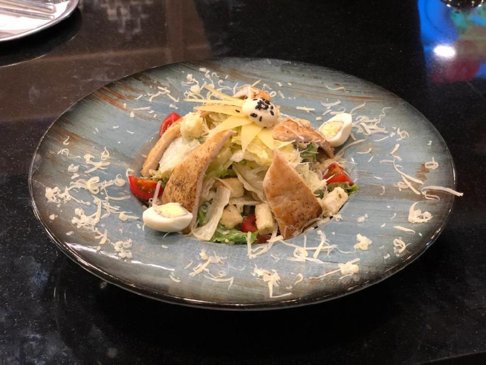 Sezar Salatı Toyuq