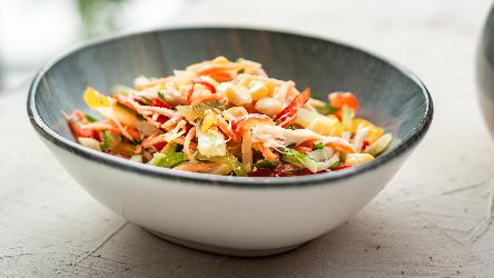 Toyuq salatı 
