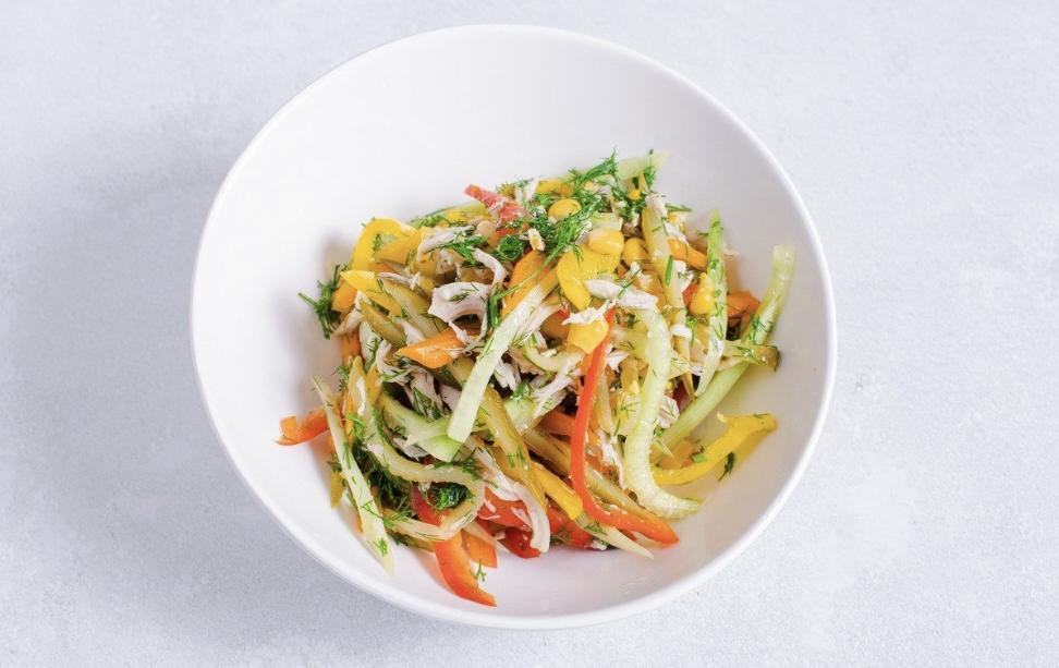 Toyuq salatı 
