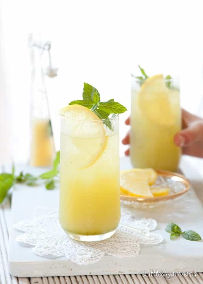Apple &.. Mint