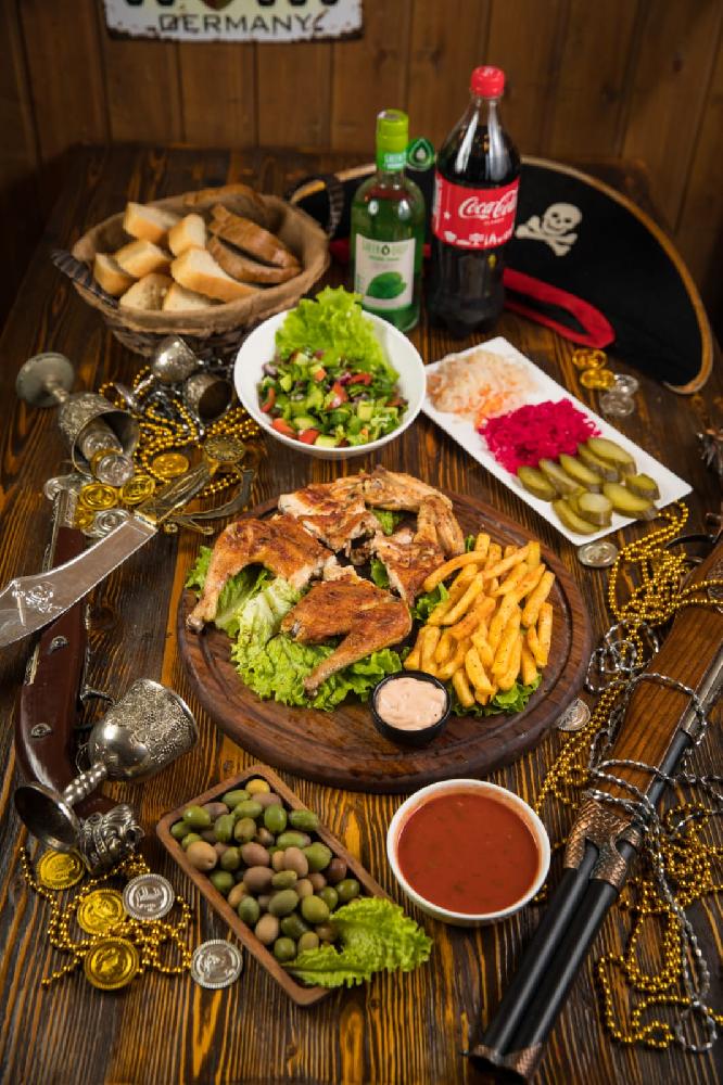 Tabaka 1 ədəd,kartof fri, çoban salatı,acika,zeytun, çörək,araq(0.5 lt),kola(1 lt)