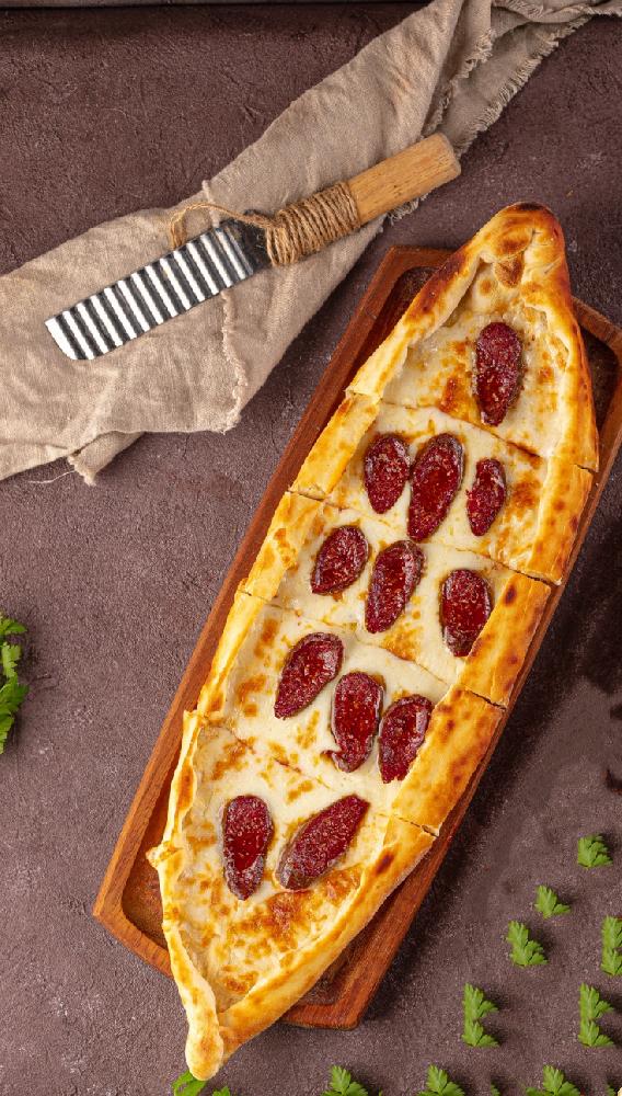 Sucuklu Pendirli Pide 